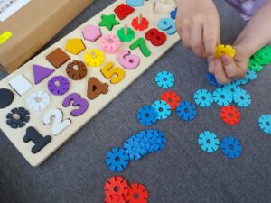 Tegeluslaud numbrite ja kujunditega - Pilt 4
