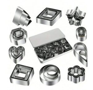 Väikesed vormid 30 tk metallist karbis