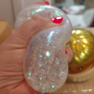 Squishi/stressipall Dumpling glitter pelmeen (juhuslik värv) 10 cm* - Pilt 3