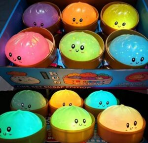 Squishi/stressipall Dumpling PIMEDAS HELENDAV pelmeen (juhuslik värv) 10 cm*